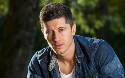 8博焦点-C罗凌空抽射擦着立柱偏出错过帽子戏法